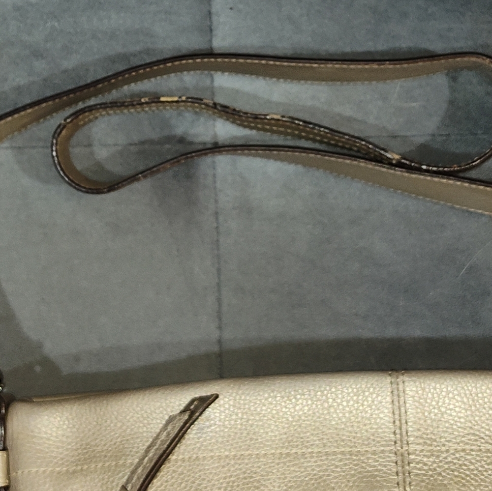 EUC COACH BEIGE/GOLD METALLIC PEBBLED LEATHER HOBO BAG ADJUSTABLE BUCKLE STRAP - Picture 13 of 15